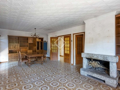 Chalet casa de 4 dormitorios en parcela grande y plana en venta cerca del centro en Vallromanes
