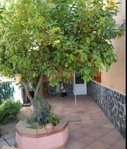 Chalet casa muy soleada con piscina y garaje para tres coches en Maçanet de la Selva