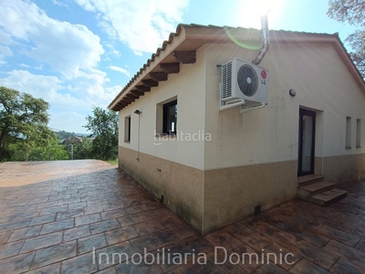 Chalet en carrer sant nicolás bonita casa completamente reformada. en Maçanet de la Selva