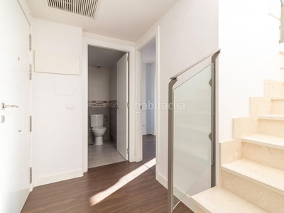 Dúplex con 2 habitaciones con ascensor, parking, calefacción y aire acondicionado en Madrid