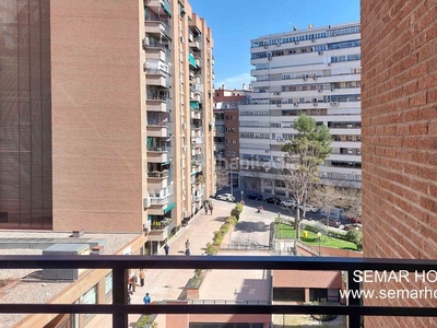 Piso al lado del retiro, muy cerca del metro m. pelayo, junto a la pza. mariano de cavia, reformado-terraza amplia en Madrid