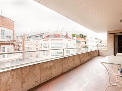 Piso amplio piso señorial con terraza, ubicado en goya. en Rincón de la Victoria