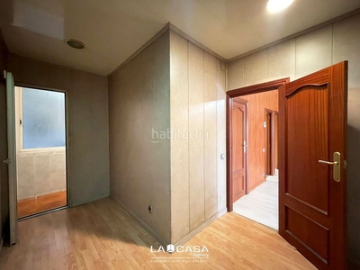 Piso con 2 habitaciones amueblado con ascensor y aire acondicionado en Barcelona