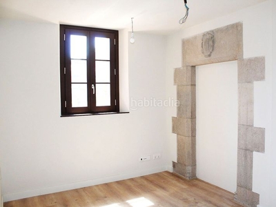 Piso con 2 habitaciones con ascensor, calefacción y aire acondicionado en Girona