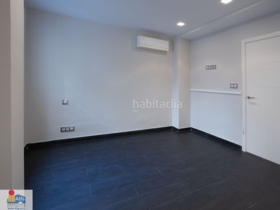 Piso con 2 habitaciones con ascensor, parking y aire acondicionado en Madrid