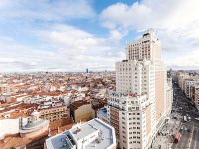 Piso con 2 habitaciones con ascensor y aire acondicionado en Madrid
