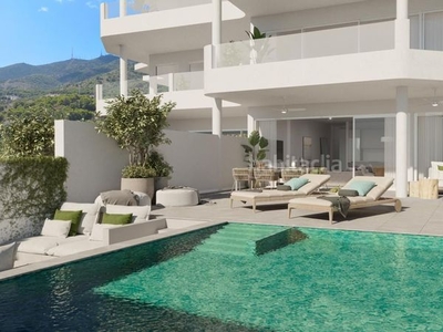 Piso con 3 habitaciones con ascensor, parking, piscina, aire acondicionado y vistas al mar en Benalmádena