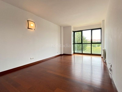 Piso con 3 habitaciones con ascensor, parking y piscina en Madrid