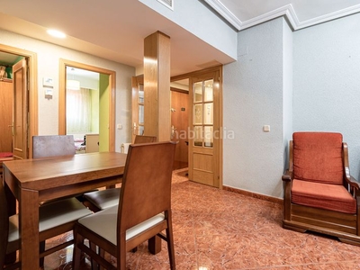 Piso con 3 habitaciones con calefacción y aire acondicionado en Madrid