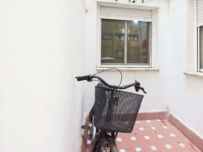 Piso con 4 habitaciones amueblado con ascensor, parking y aire acondicionado en Sevilla