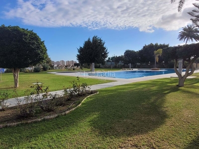 Piso con ascensor, piscina, aire acondicionado y jardín en Torremolinos