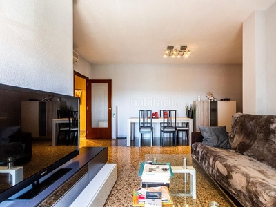 Piso de 4 habitaciones con balcón y ascensor en ronda collsalarca en Sabadell