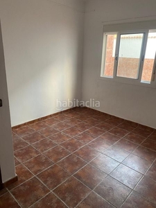 Piso de 65 m2, 3 habitaciones, 1 baño y patio en Tarragona