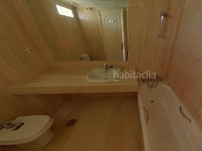 Piso de 77 m² con 1 habitación, 1 baño, cocina semiamueblada en Marbella