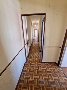 Piso de cuatro dormitorios con ascensor en Concepción. en Madrid