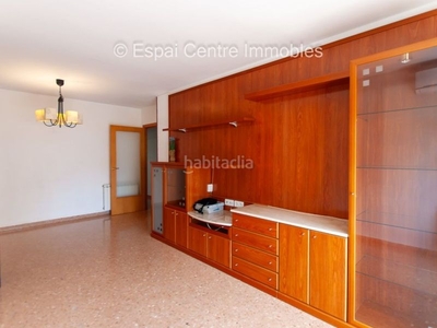 Piso en avenida roures 27 piso en finca de obra vista con ascensor, todo exterior 3 habitaciones y dos baños , gran terraza, parking y trastero . en Castellbisbal