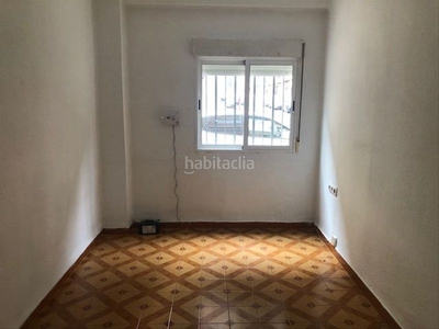 Piso en calle guadalete piso con 3 habitaciones con aire acondicionado en Cartagena