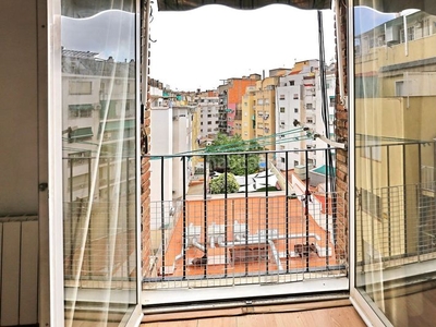 Piso en carrer de l'artesania 38 piso con 3 habitaciones con ascensor, calefacción y aire acondicionado en Barcelona