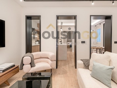 Piso en venta , con 105 m2, 2 habitaciones y 2 baños y amueblado. en Madrid