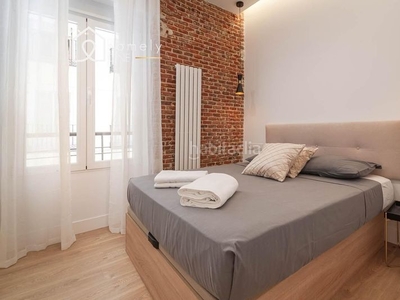 Piso en venta , con 129 m2, 3 habitaciones y 3 baños, ascensor, amueblado, aire acondicionado y calefacción independiente gas natural. en Madrid