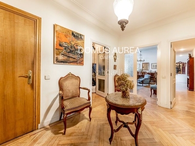 Piso en venta en arguelles. 285 m2, cinco habitaciones y dos baños. en Madrid