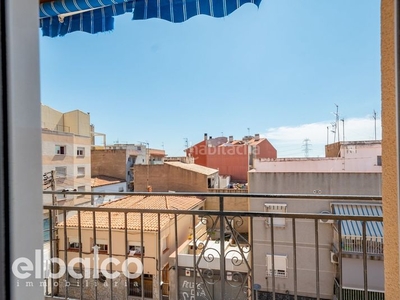 Piso en vint-i-u 98 piso , con 65 m2, 3 habitaciones y 1 baños y aire acondicionado. en Tarragona