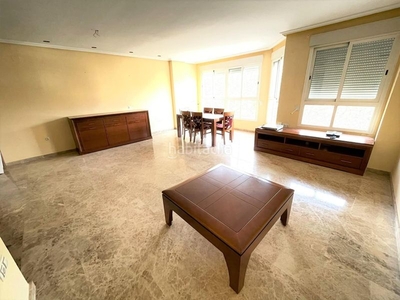 Piso gran piso de 3 dormitorios con posibilidad de disponer de un cuarto dormitorio ... en Sueca