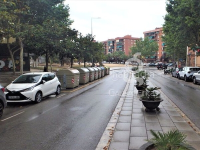 Piso ¡¡ ideal planta baja con entrada independiente !! a reformar con muchas posibilidades. en Cornellà de Llobregat