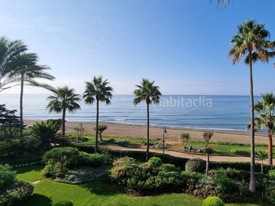 Piso menara beach atico de 4 dormitorios 3 baños esquina frontal mar en Estepona