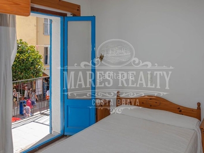 Piso mini hostal de 9 habitaciones con licencia turística. en Tossa de Mar