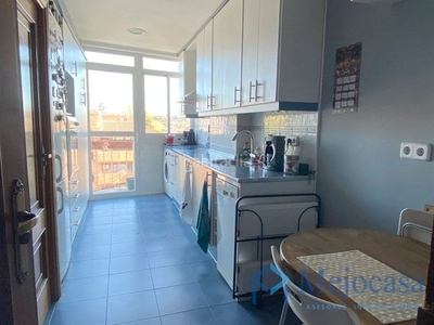 Piso terraza abierta, 4 dormitorios, cocina office, baño en suite y trastero. en Madrid