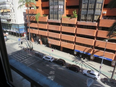 Piso vivienda situada en la avenida republica argentina a un paso de plaza de cuba! en Sevilla