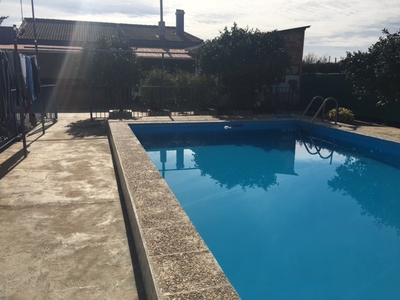 Venta de casa con piscina en Carmona, PRADOLLANO