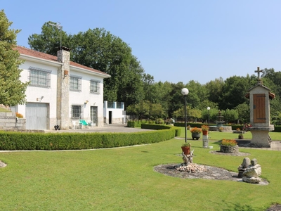 Venta de casa con piscina y terraza en Beiro (Ourense)