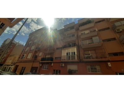Alquiler Piso Cartagena. Piso de tres habitaciones en Calle Cartagena de Indias. Buen estado cuarta planta con balcón
