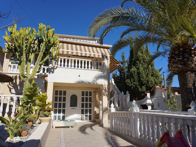 Casa con terreno en Orihuela Costa