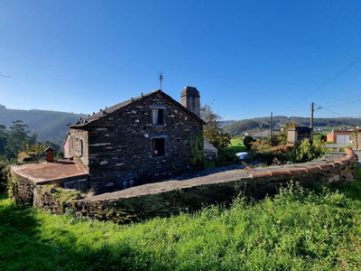 Casa con terreno en Ortigueira