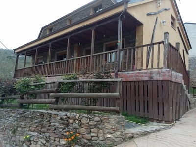 Casa con terreno en Ponferrada