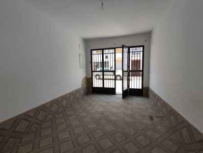 Venta Casa unifamiliar La Puebla de Cazalla. Con terraza 180 m²
