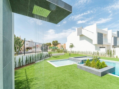 Venta Casa unifamiliar Torrevieja. Con terraza 149 m²