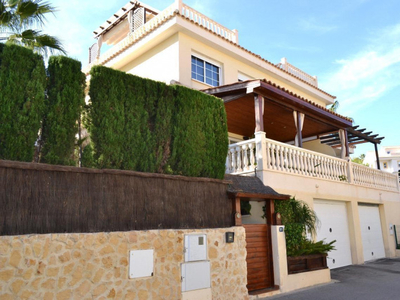 Casa adosada en venta en La Nucia