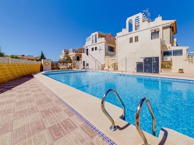 Casa adosada en venta en La Siesta, Torrevieja