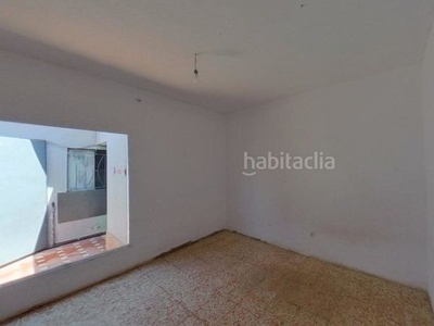 Casa en calle isaac albéniz casa con 5 habitaciones en Alcalá de Guadaira