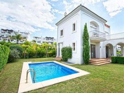 Casa independiente en venta en La Concha-Resina Golf, Estepona