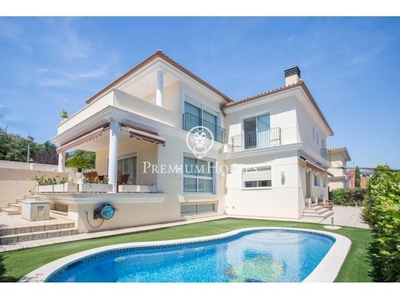 Casa unifamiliar en venta con bonitas vista a mar en Premià de Dalt
