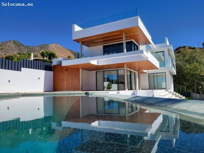 Fantástica Villa Moderna con Vistas al Mar en la Exclusiva Zona Residencial de