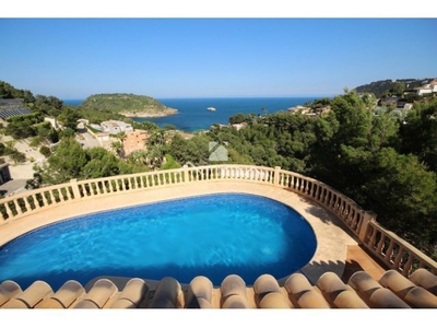 Villa de lujo con excelentes vistas al mar junto a playa La Barraca, Javea.
