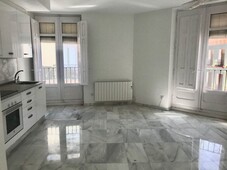 Piso en alquiler en Alfonso de 1 habitación con balcón y calefacción