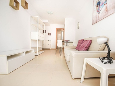 Alquiler de piso en Arxiduc - Bons Aires de 2 habitaciones con muebles y balcón