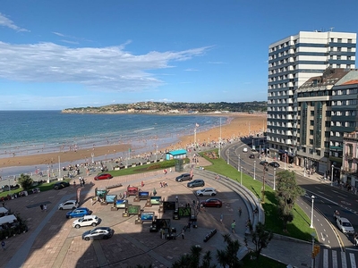 Alquiler de piso en Centro - Gijón de 3 habitaciones con terraza y calefacción